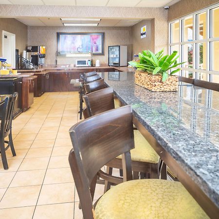 亚特兰大石头山戴斯酒店 外观 照片